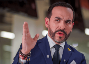 Organismos de inteligencia alertan sobre posible atentado contra el presidente electo Abelardo de la Espriella.
